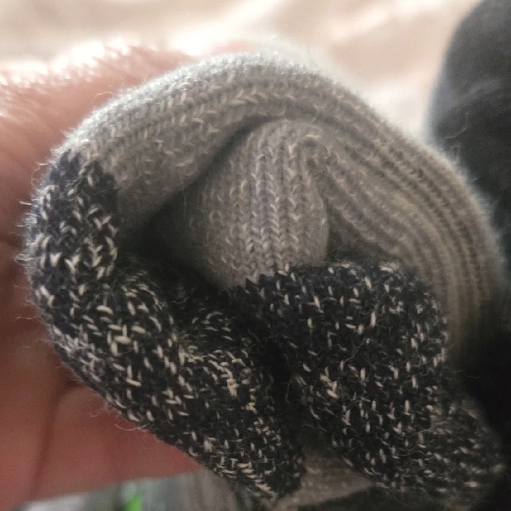 Kirkland Signature Merino Wool Blend Men's Socks - Gray and Black - Picture 6 of 12